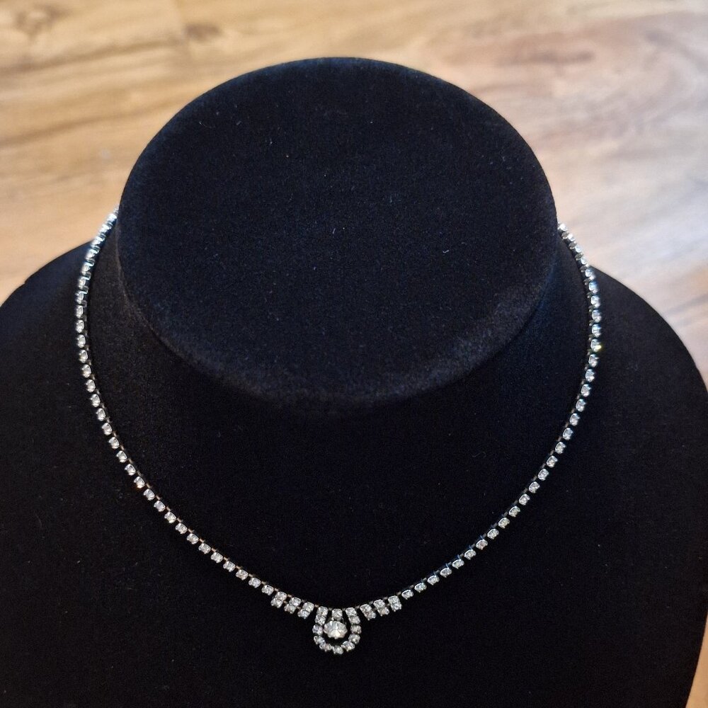 Dainty Rhinestone Style Necklace